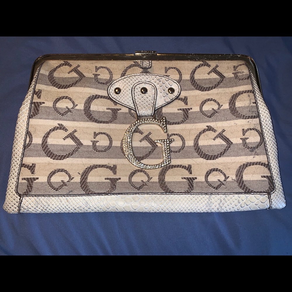 Guess clutch